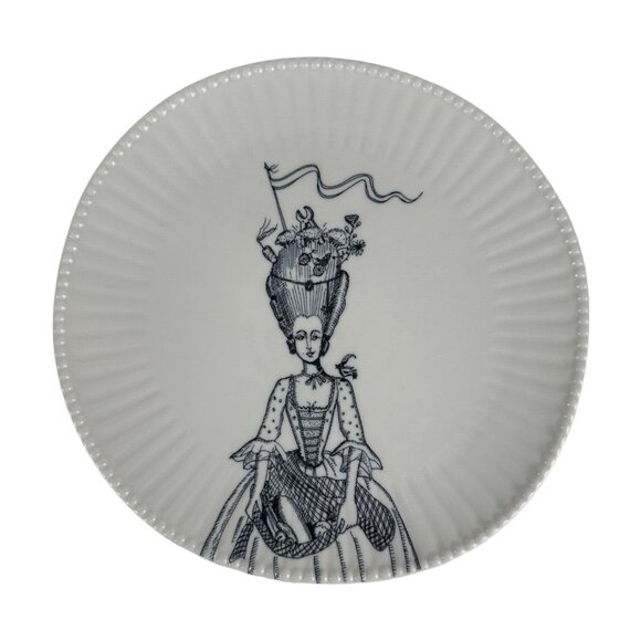 ANTHROPOLOGIE Plate Florence Balducci LADY IN WAITING RARE! Whimsical 10.75" Dia - Picture 3 of 12